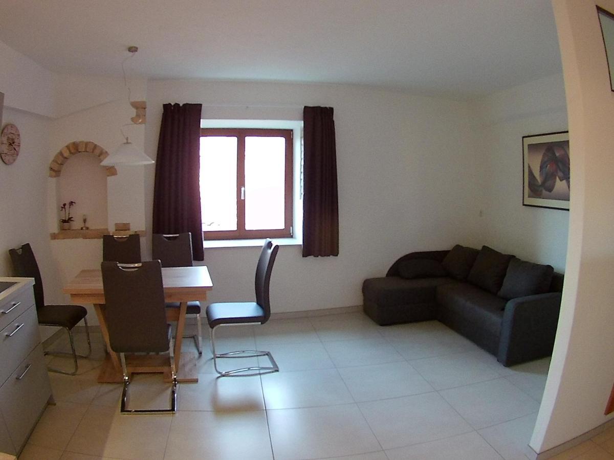Haus Moeltner - Apartment 1927 Caldaro Dış mekan fotoğraf